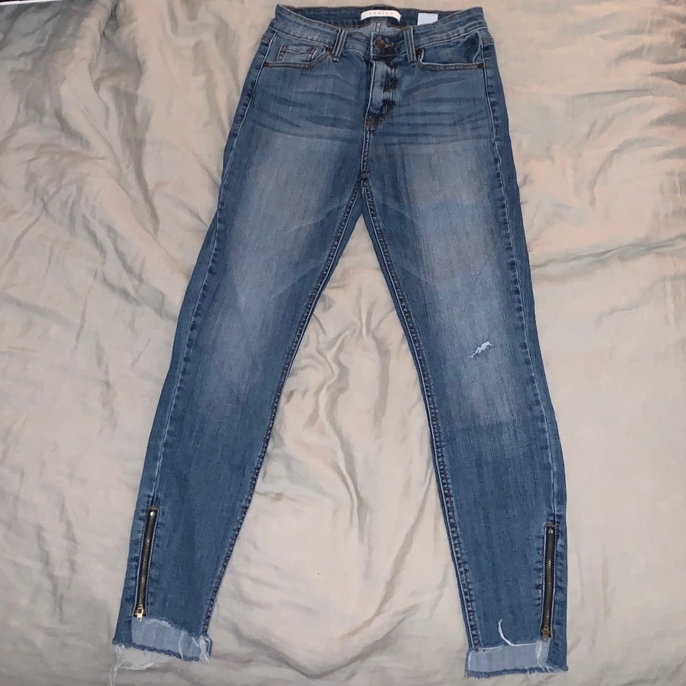 medium wash skinny jeans